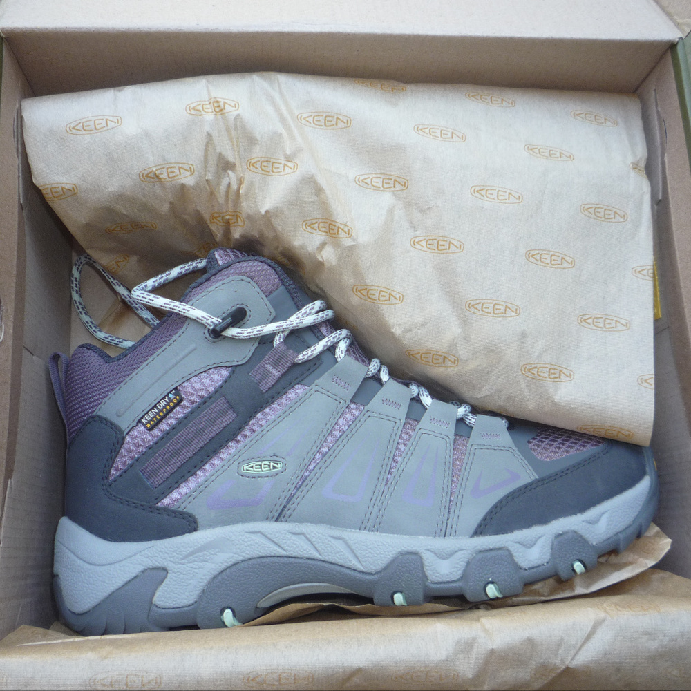 KEEN Women's Oakridge Mid Waterproof Hiking Boots